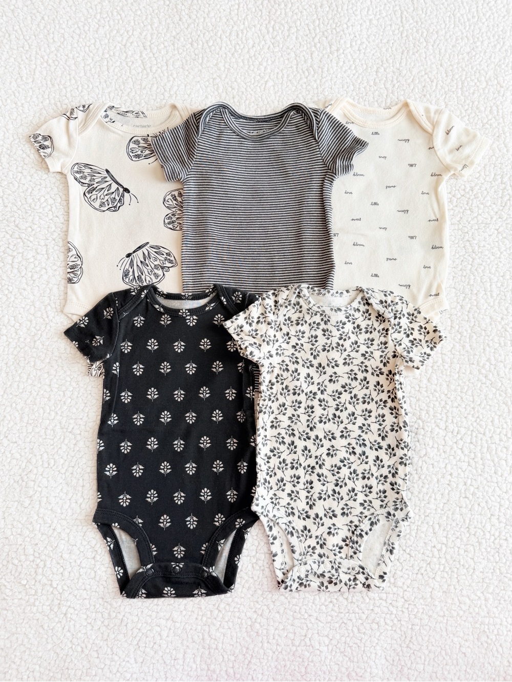 🦋Carter’s 5 Piece Black & White Bodysuit Set Size 3 Months